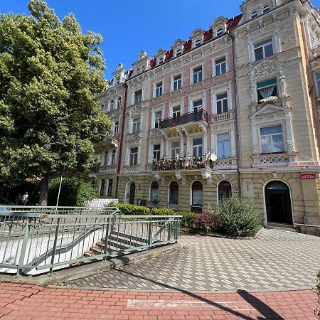 Apartment Alice Center カルロヴィ・ヴァリ エクステリア 写真