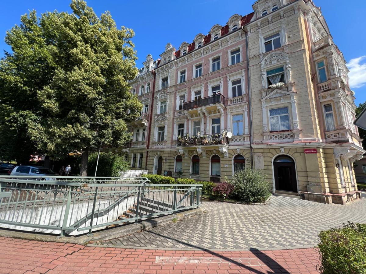 Apartment Alice Center カルロヴィ・ヴァリ エクステリア 写真