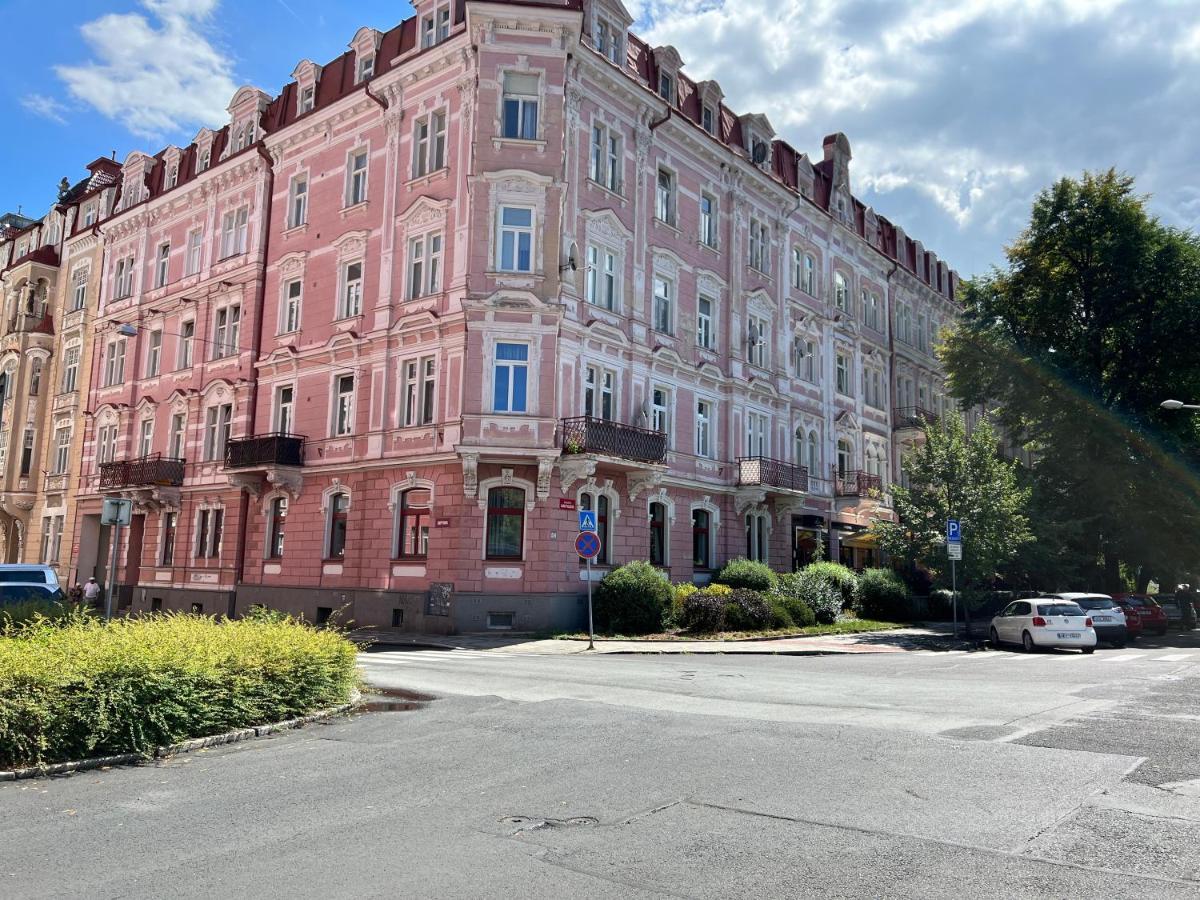 Apartment Alice Center カルロヴィ・ヴァリ エクステリア 写真
